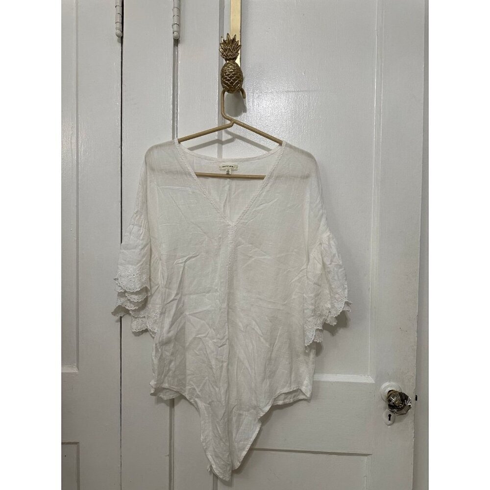 Max studio women’s size large embroidered blouse